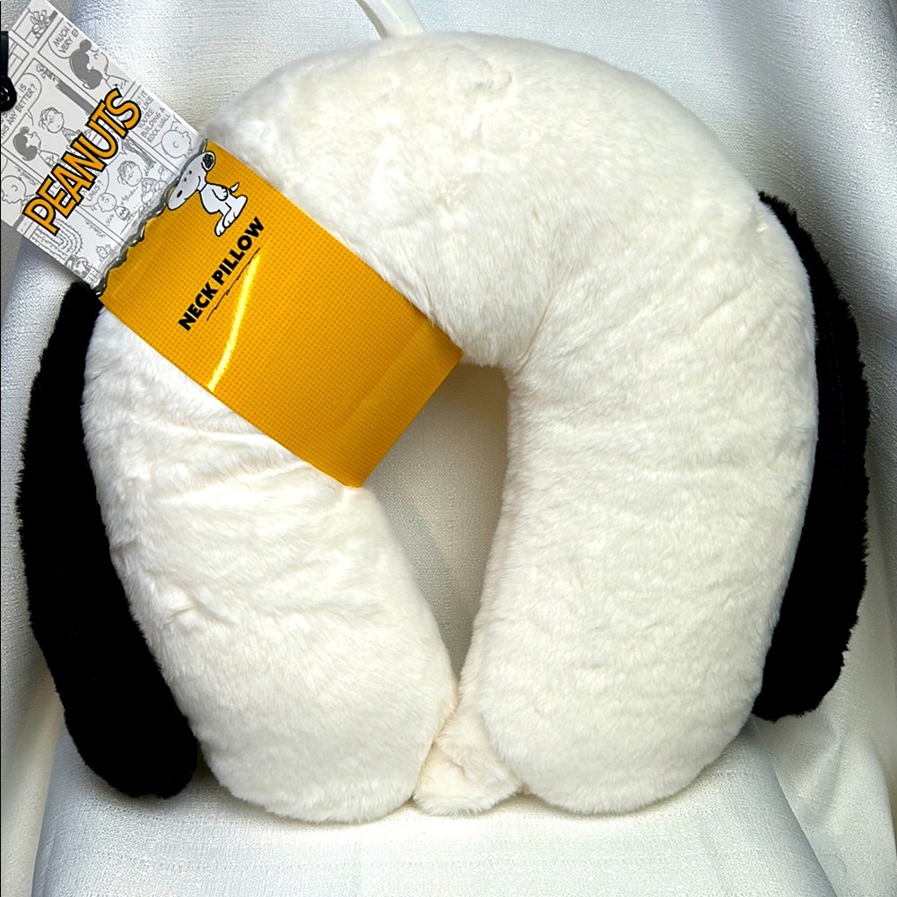 Peanuts Snoopy Plush Neck Pillow NWT! Snap Front, Travel Pillow